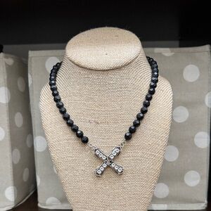 Chic Black Beaded Necklace with Silver French Kiss